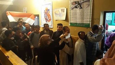 إقبال كثيف من الشباب قبل غلق اللجان بالدقي