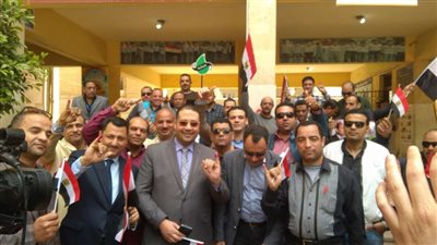 أتوبيس طائر لقطاع البترول بطنطا لتشجيع المواطنين على المشاركة في الاستفتاء