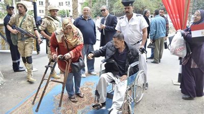 بالصور.. إقبال متزايد للمواطنين للمشاركة في الاستفتاء على الدستور بالعجوزة