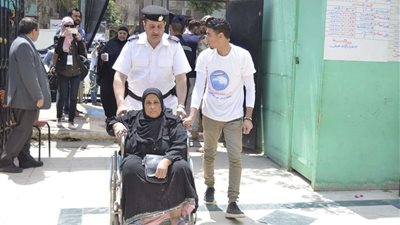 لليوم الثاني.. كبار السن على 