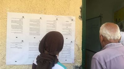 لافتات لشرح التعديلات الدستورية للناخبين بمدرسة السيدة خديجة بإمبابة