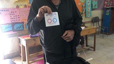 مدرب الحراس بمنتخب مصر يدلي بصوته في التعديلات الدستورية