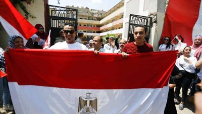 بالصور.. محمود الليثي يدلي بصوته في استفتاء تعديل الدستور بفيصل