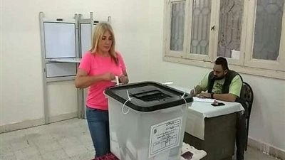 ندى بسيوني تدلي بصوتها في التعديلات الدستورية