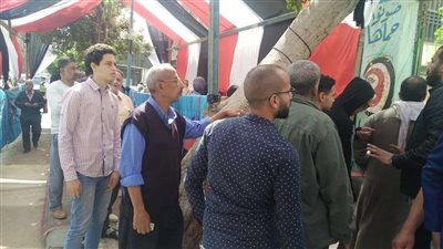 استمرار توافد المواطنين على مدارس السيدة زينب للمشاركة في الاستفتاء