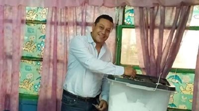 نجم الأهلي السابق يدلي بصوته في التعديلات الدستورية