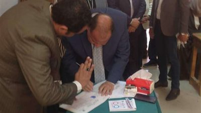 محافظ الفيوم يدلي بصوته في الاستفتاء على التعديلات الدستورية