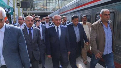 وزير النقل يتفقد محطة مصر لمتابعة عمليات التصويت |صور