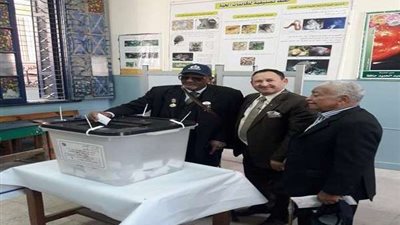أحد أبطال أكتوبر يدلي بصوته فى الإستفتاء الدستورى