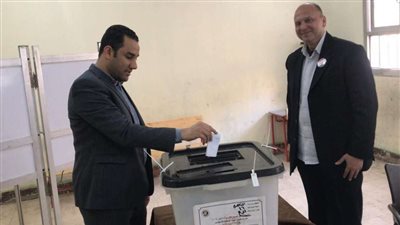 نائب المرج يدلي بصوته في الاستفتاء |صور