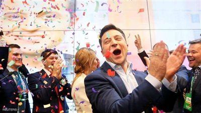 استطلاع: فوز الممثل الكوميدي زيلينسكي بانتخابات الرئاسة في أوكرانيا