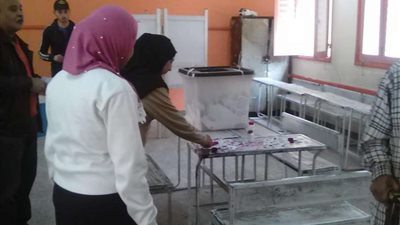 بالصور.. فتح اللجان بمدرسة عاطف السادات بحدائق القبة