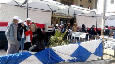 في آخر يوم.. توافد الناخبين للإدلاء بأصواتهم بالاستفتاء بمجمع فهد مدينة نصر