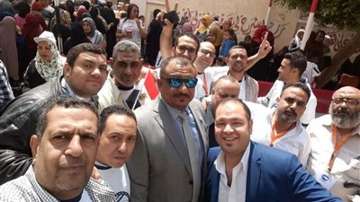 بالصور.. حجاج الشريف: المواطنون لديهم وعي انتخابي وجميع اللجان شهدت اقبالاً