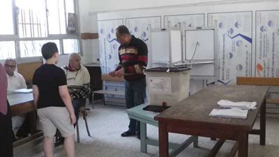 بالصور.. توافد الناخبين على مدرسة كوبري القبة في ثالث أيام الاستفتاء