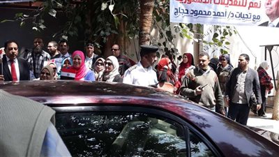 حشود أمام مدرسة كلية التربية الرياضية بالزمالك