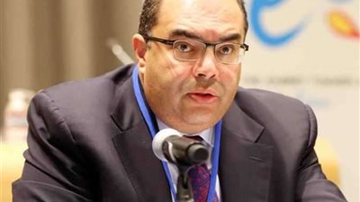 محمود محيي الدين يدلي بصوته بواشنطن في الاستفتاء على التعديلات الدستورية