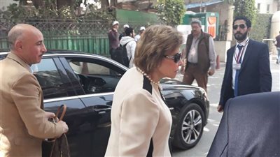 ميرفت التلاوي تدلي بصوتها في الاستفتاء على التعديلات الدستورية بالزمالك