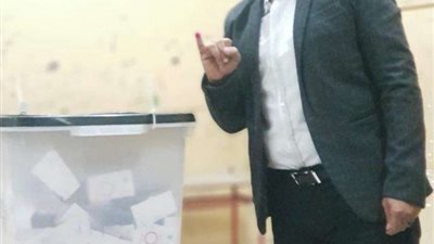 أيمن المزين يدلي بصوته في استفتاء التعديلات الدستورية