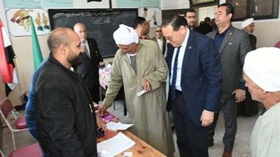 محافظ الشرقية: يتفقد لجنة مدرسة عبد الحكيم حسن أباظة الإعدادية بكفر أباظة