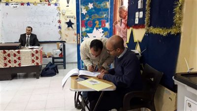 بالصور.. إقبال المواطنين بمدرسة محمد فريد بالمعادي للتصويت في الاستفتاء