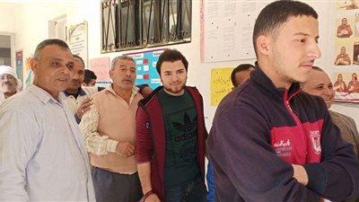 بالصور.. إقبال كثيف في لجنة الملك فهد بمدينة نصر