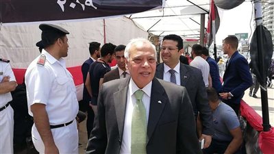 بالصور.. حمدي بخيت يتفقد لجنة الجامعة العمالية في ثالث أيام الاستفتاء