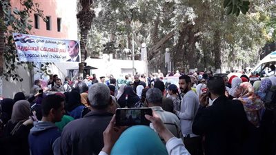 احتشاد المواطنين للإدلاء بأصواتهم أمام كلية التربية الرياضية بالزمالك