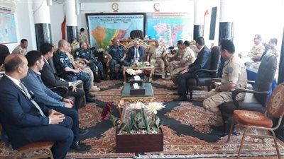 محافظ بورسعيد يشيد بدور رجال الجيش والشرطة في تأمين الاستفتاء