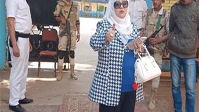 عفاف شعيب تدلي بصوتها في الاستفتاء على التعديلات الدستورية بالمهندسين