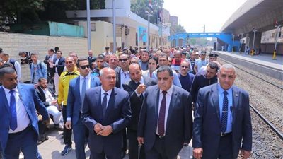 بالصور.. وزير النقل يتفقد مقار المغتربين بمحطة الجيزة للإدلاء بأصواتهم