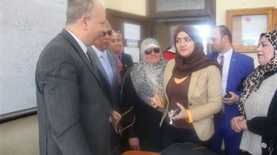 بالصور.. جولة لنائب محافظ القليوبية بلجان مدرسة الدير بطوخ