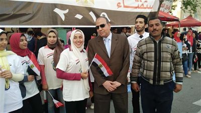 طلاب جامعة دمنهور يدلوا بأصواتهم بمدرسة قصر الدوبارة بجاردن سيتي