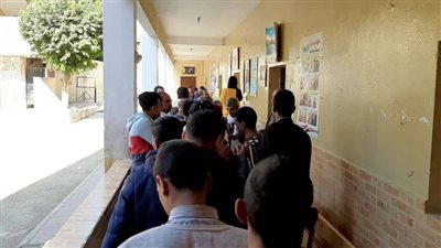 بالصور.. تزايد أعداد الناخبين بمدرسة الشهيد عامر عبد المقصود بالدقي