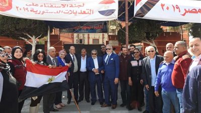 حشد كبير لتجار بورسعيد يجوب كل الأحياء لحث المواطنين على الإستفتاء