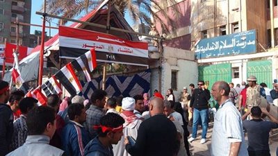 بالصور.. استمرار توافد الناخبين بشكل مكثف علي مجمع المدارس بدار السلام