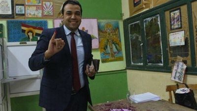 عاطف الشريف يدلي بصوته في الاستفتاء الدستوري بمدينة نصر