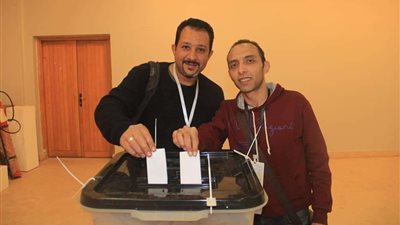 استمرار إقبال المواطنين على لجان كلية 