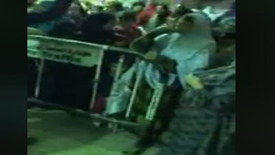 تكدس المواطنين أم مدرسة الرشيد بعزبة المسلمين للتصويت فى الإستفتاء