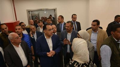 رئيس الوزراء يتفقد مركز الخدمات اللوجستية ببورسعيد