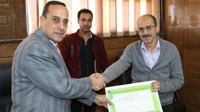 محافظ شمال سيناء يكرم أعضاء مكتبه