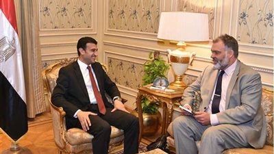 طارق الخولي يلتقي عضو لجنة العلاقات الخارجية بمجلس الشيوخ الأمريكي