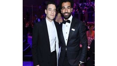 شاهد.. رامي مالك برفقة محمد صلاح خلال حفل 
