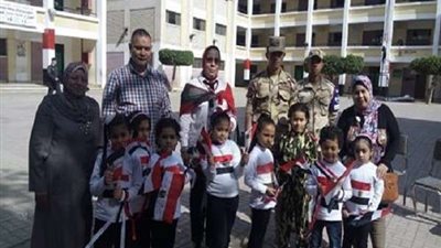 لجان مدرسة صفية زغلول تتزين بمشاركة الأطفال أثناء الاستفتاء