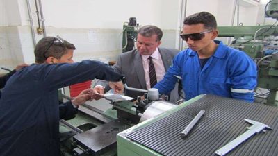 عدم التنسيق بين الوزارات..خبراء يوضحون عوائق النهوض بالتعليم الفني في مصر