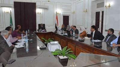 محافظ المنيا يتابع إجراءات إنشاء مشروع مدينة العمال بحي جنوب