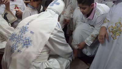 بالصور.. احتفال الأقباط بخميس العهد في كنائس المنيا