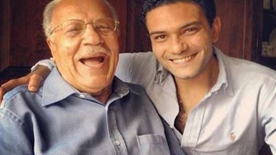 آسر ياسين ينشر صورة برفقة جده الراحل بمناسبة ذكرى تحرير سيناء