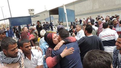 بالصور.. الإفراج بالعفو عن 3 آلاف من نزلاء السجون بمناسبة عيد تحرير سيناء