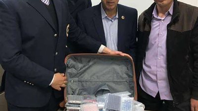 جمارك برج العرب تحبط تهريب أجهزة محمولة